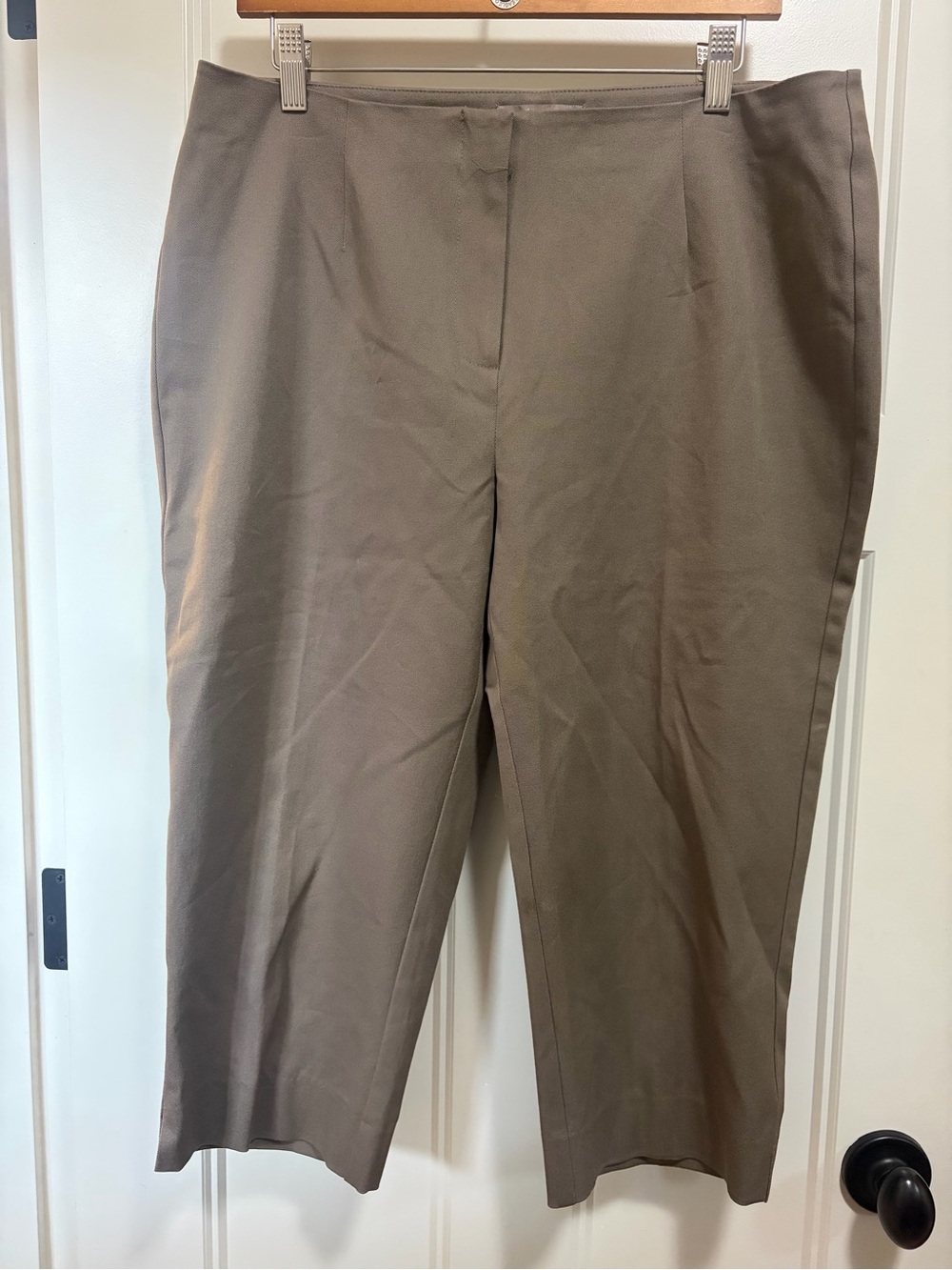 Chico's Olive-Taupe Pull-On Capris